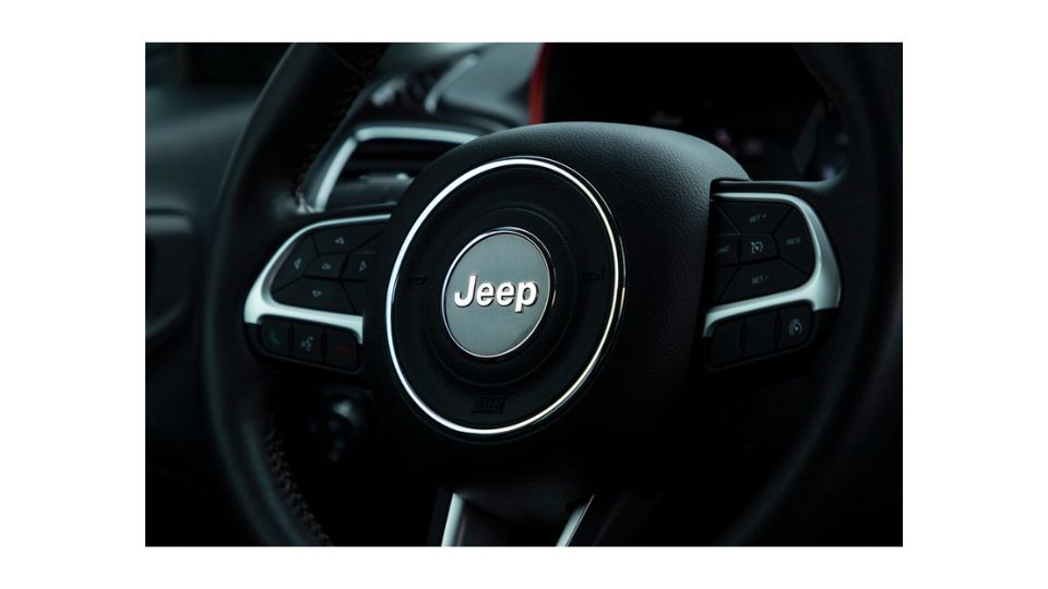 Jeep Wrangler Interior Lights Won't Turn Off [Solved] – 